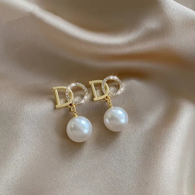 Elegant Charm Dangle Earrings With Sparkling Letter "DO" And Faux Pearl Drop